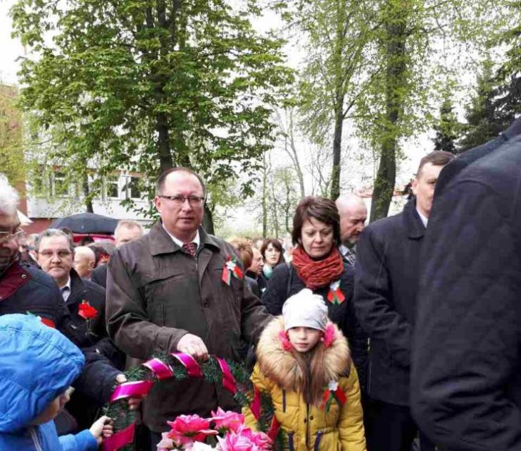 image-0-02-0v.jpg