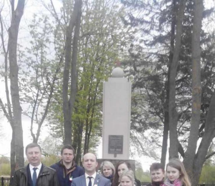 image-0-02-v.jpg